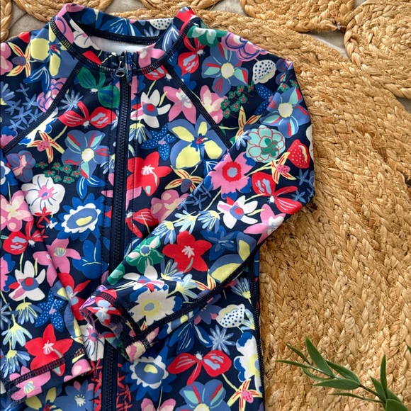 Tea Collection 2T Floral Zip Front Rash guard - Picture 4 of 5